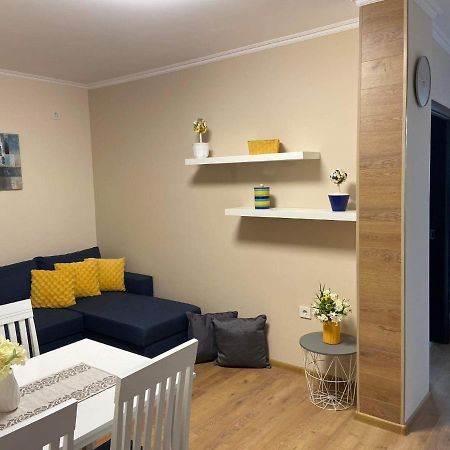 Flowers Garden Apartment ヴェリコ・タルノヴォ エクステリア 写真